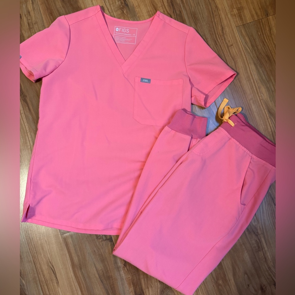 FIGS jogger set - neon pink
